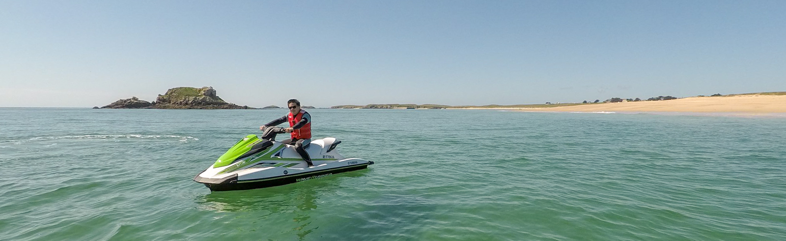 homme en jet ski