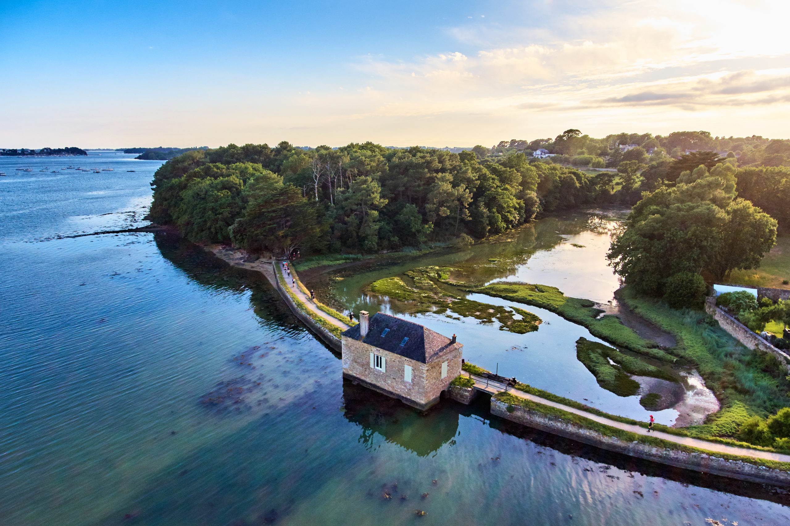 Discover the Gulf of Morbihan, islands, moors and charming villages
